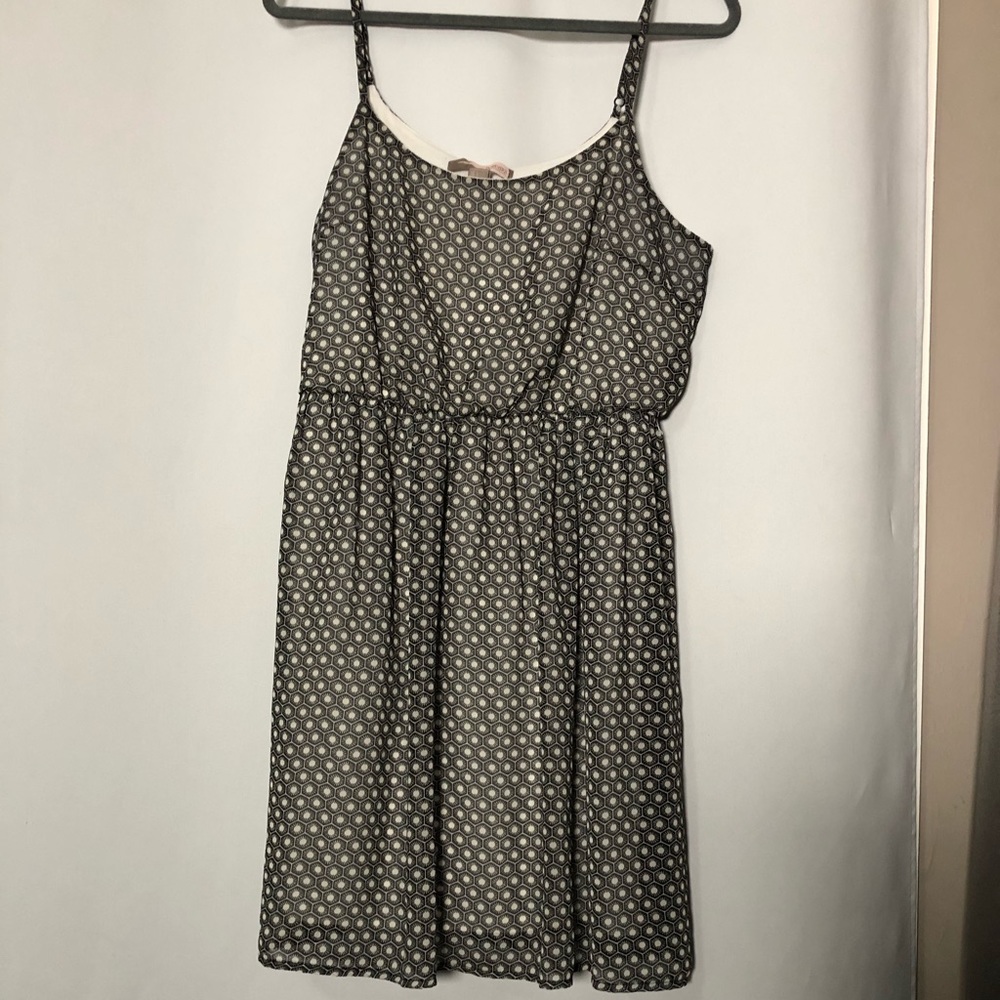 White and black dress with pattern